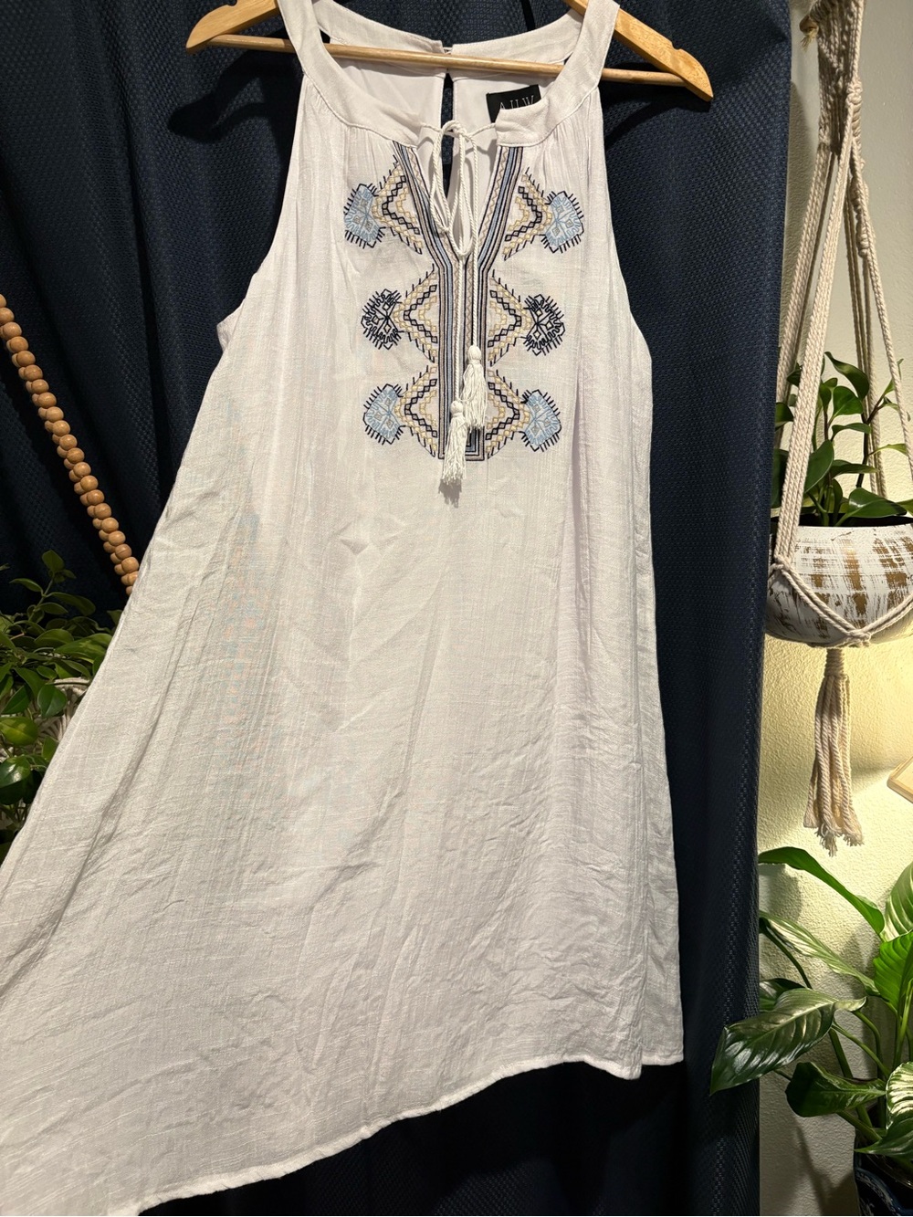 AUW White Bohemian Sleeveless Blouse with Round Neck